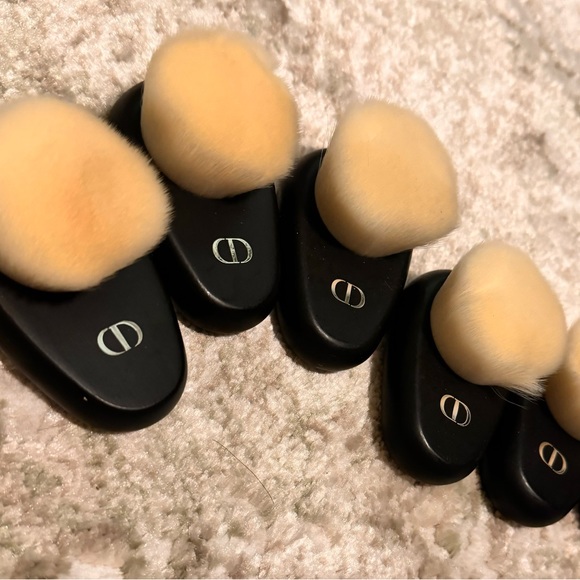 Christian Dior Backstage Face Brush N 18 - Picture 1 of 4